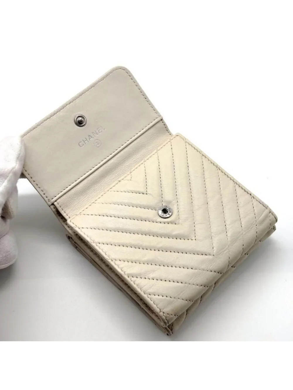 ★SOLD★ Chanel Wallet Shell Blanc Stitch Hook Trifold - Picture 3 of 13